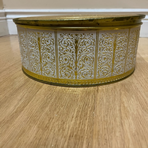 Vintage Tin - Picture 2 of 3